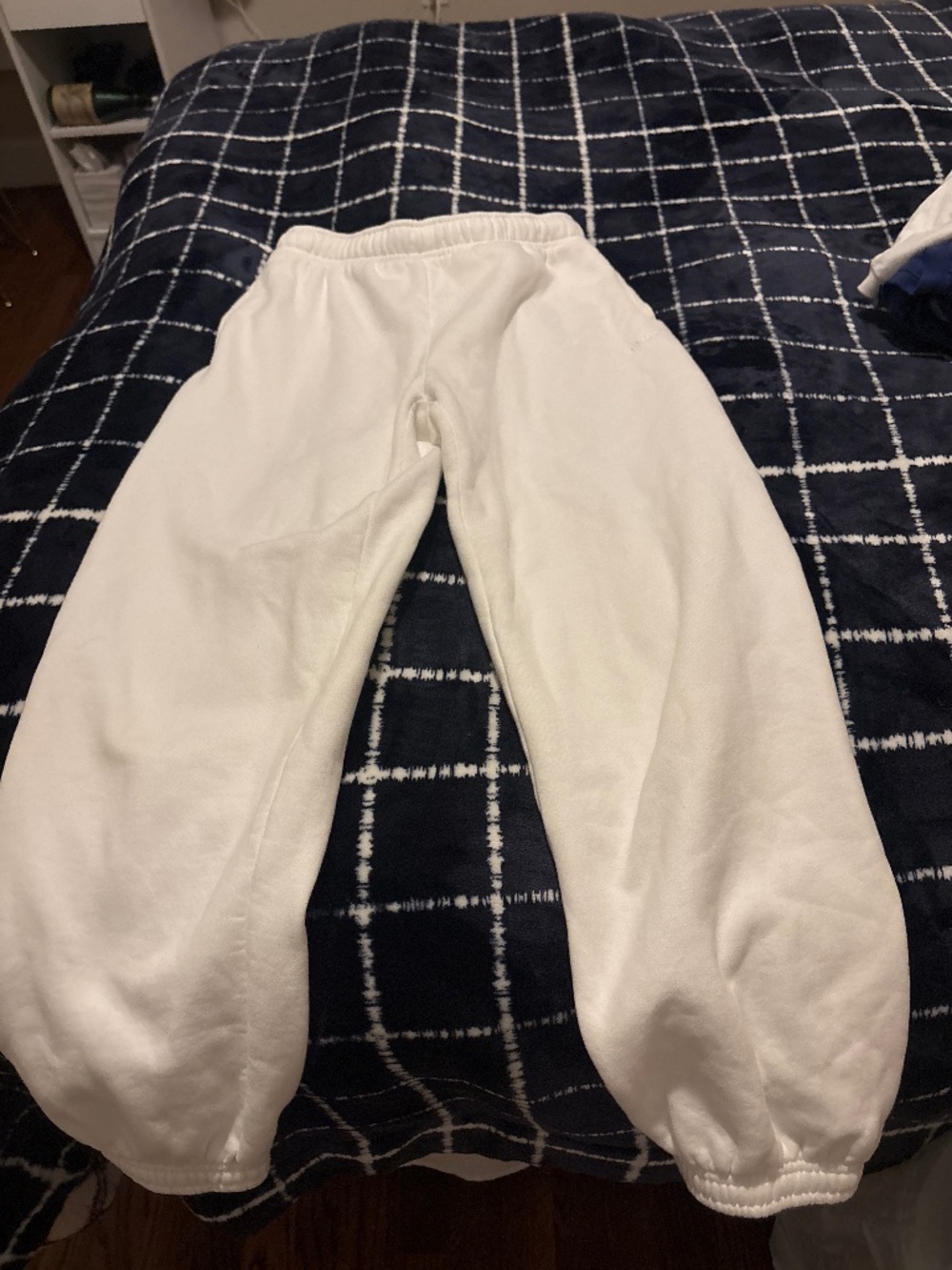 aritzia white sweatpants!!